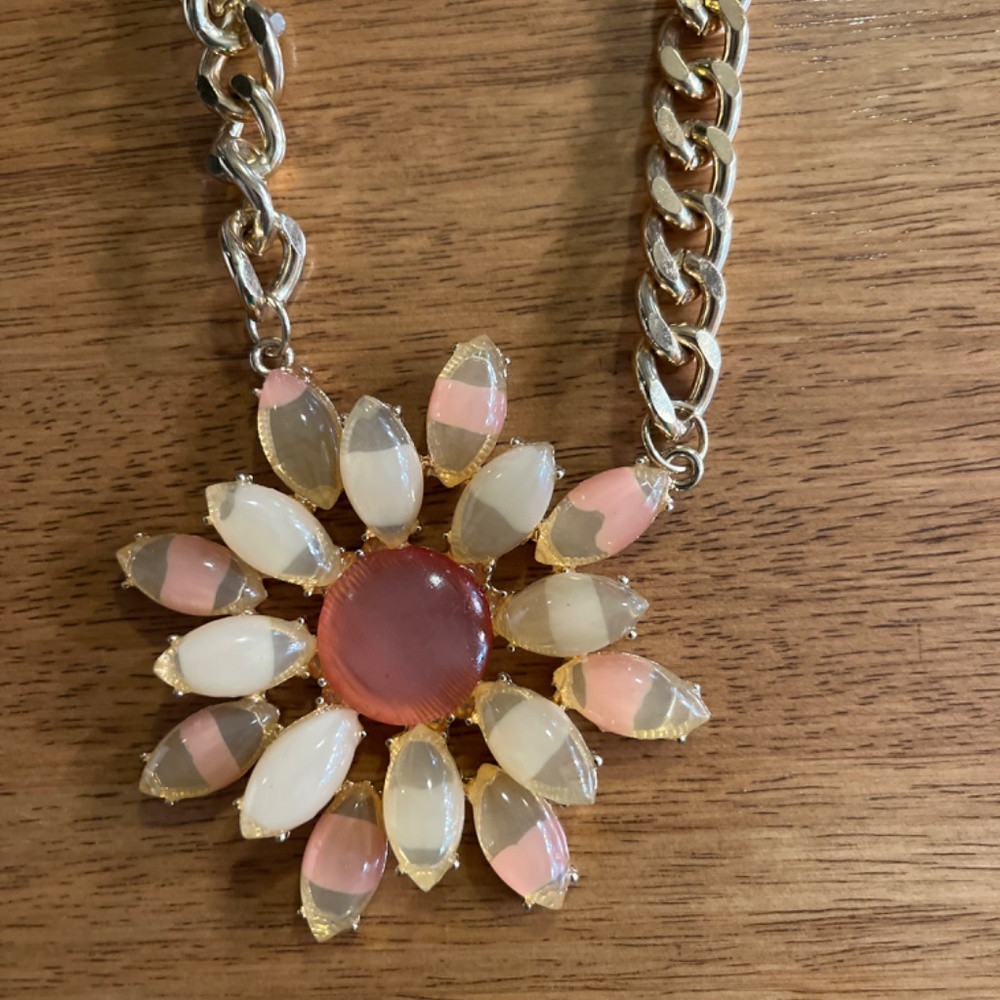FREEDOM Sunflower Neckless - Picture 2 of 7